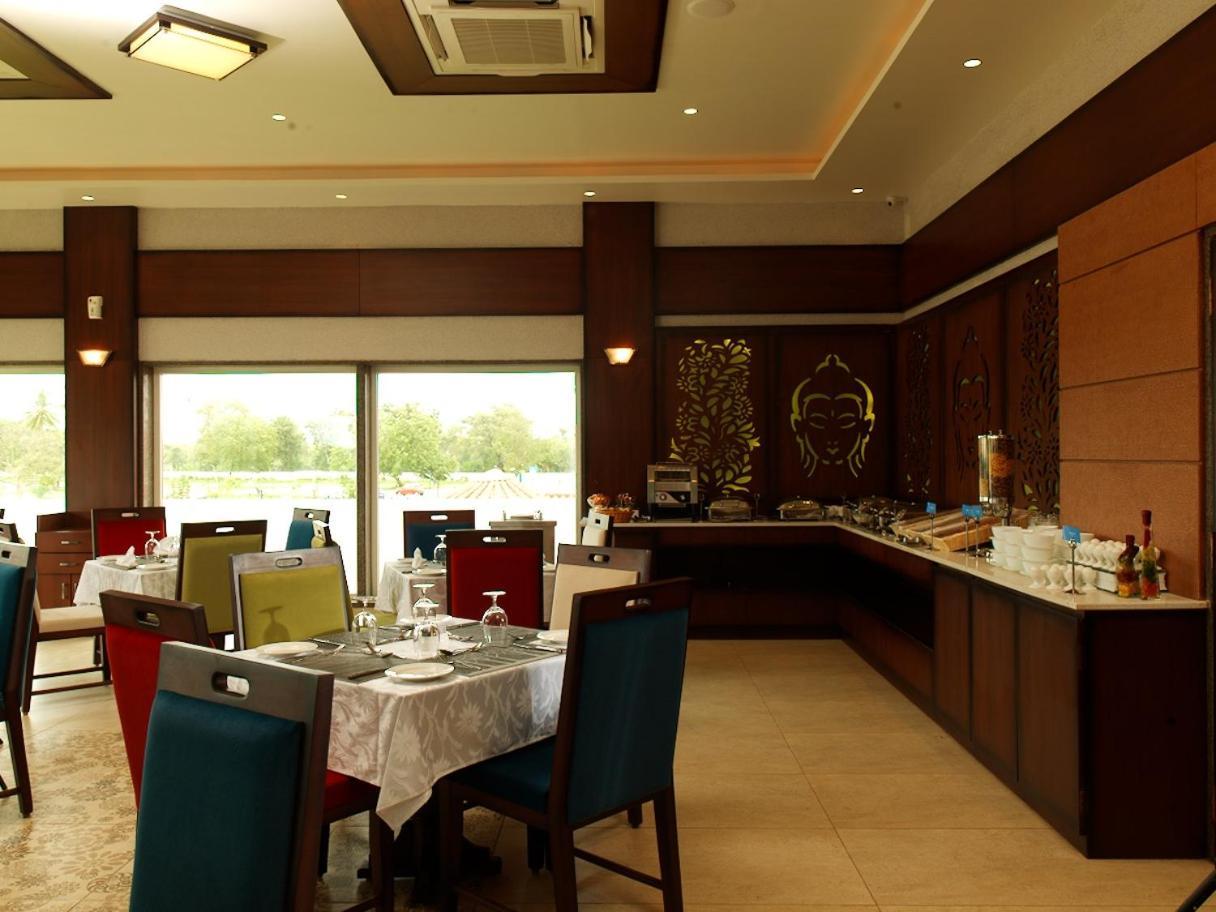 Neonz Resort & Club Ānand Kültér fotó