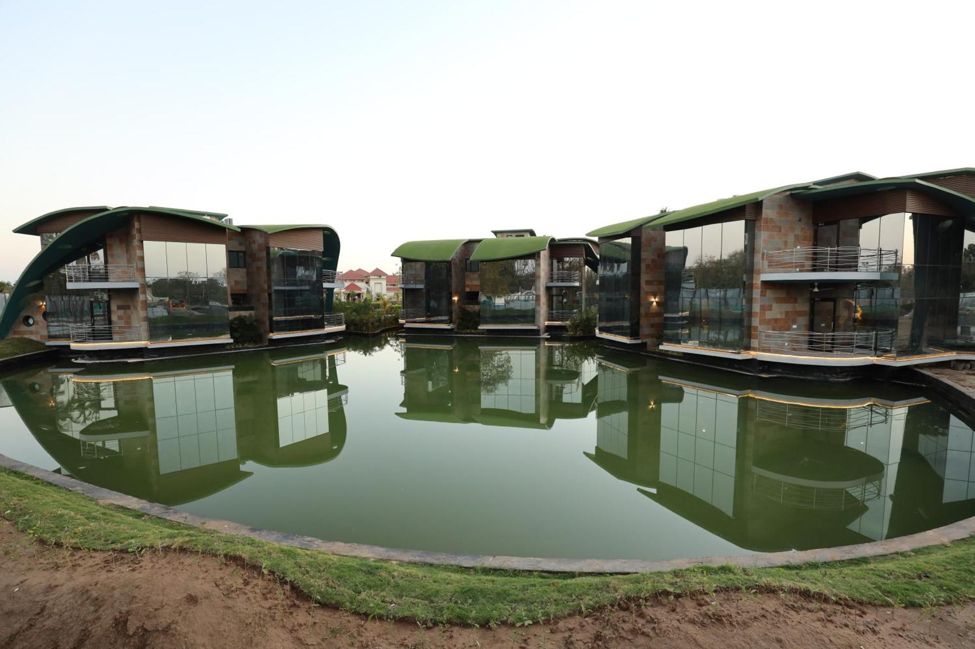 Neonz Resort & Club Ānand Kültér fotó