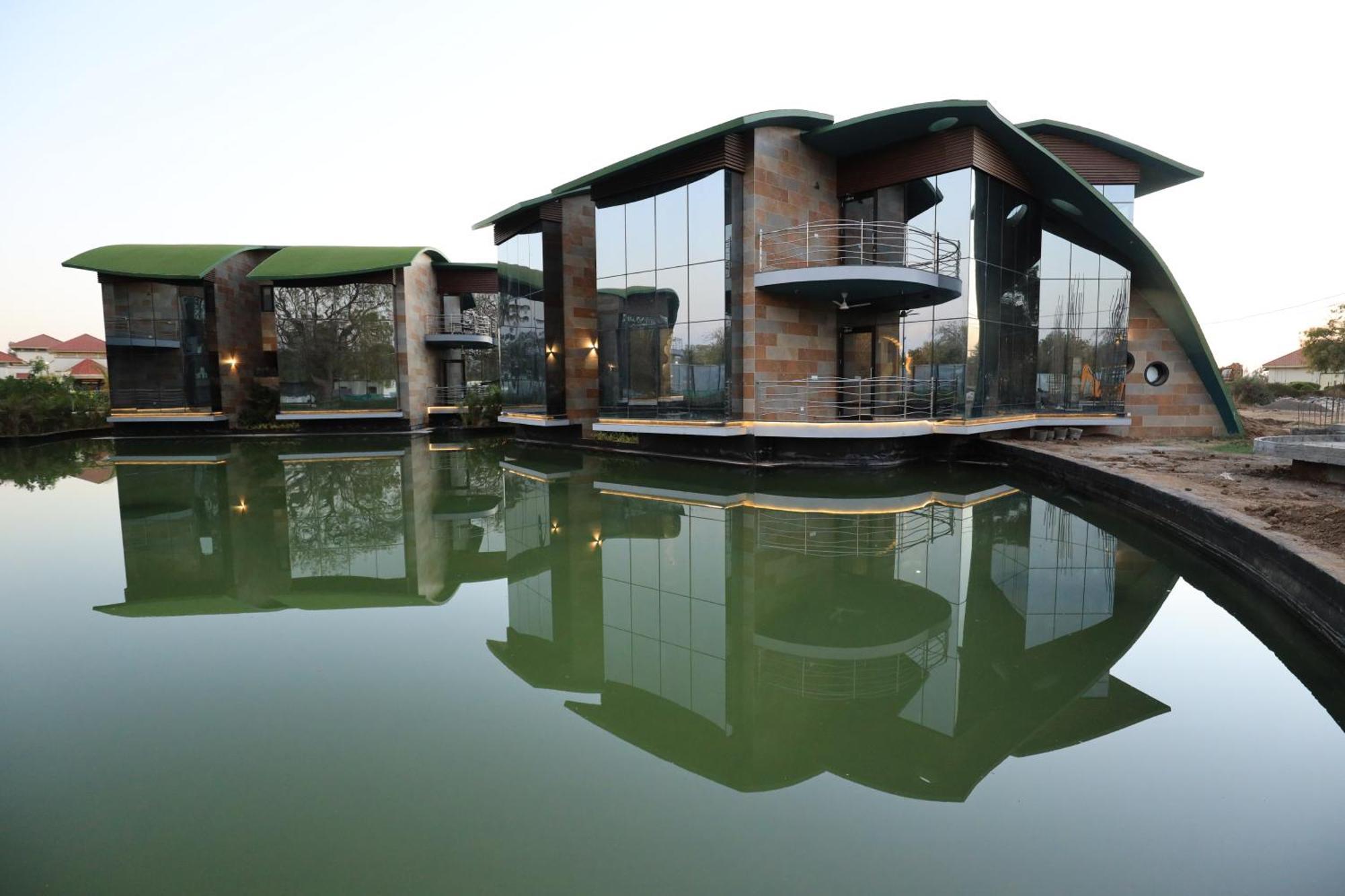 Neonz Resort & Club Ānand Kültér fotó