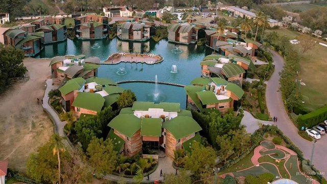 Neonz Resort & Club Ānand Kültér fotó