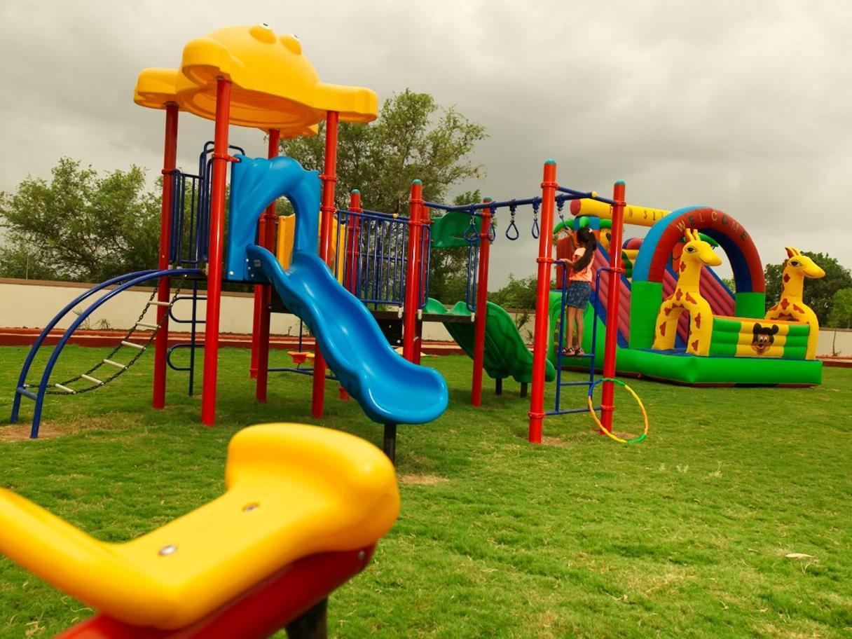 Neonz Resort & Club Ānand Kültér fotó