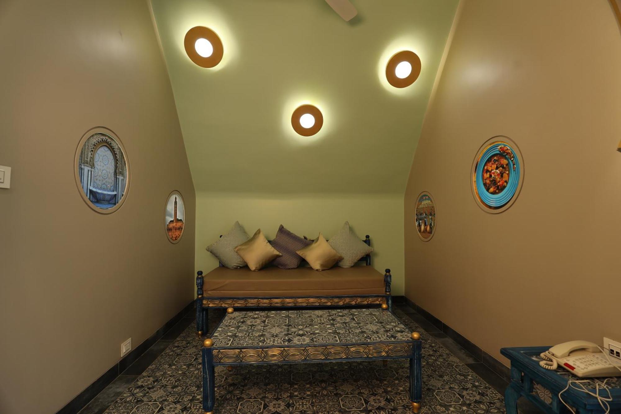Neonz Resort & Club Ānand Kültér fotó