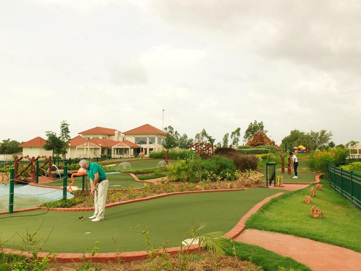 Neonz Resort & Club Ānand Kültér fotó