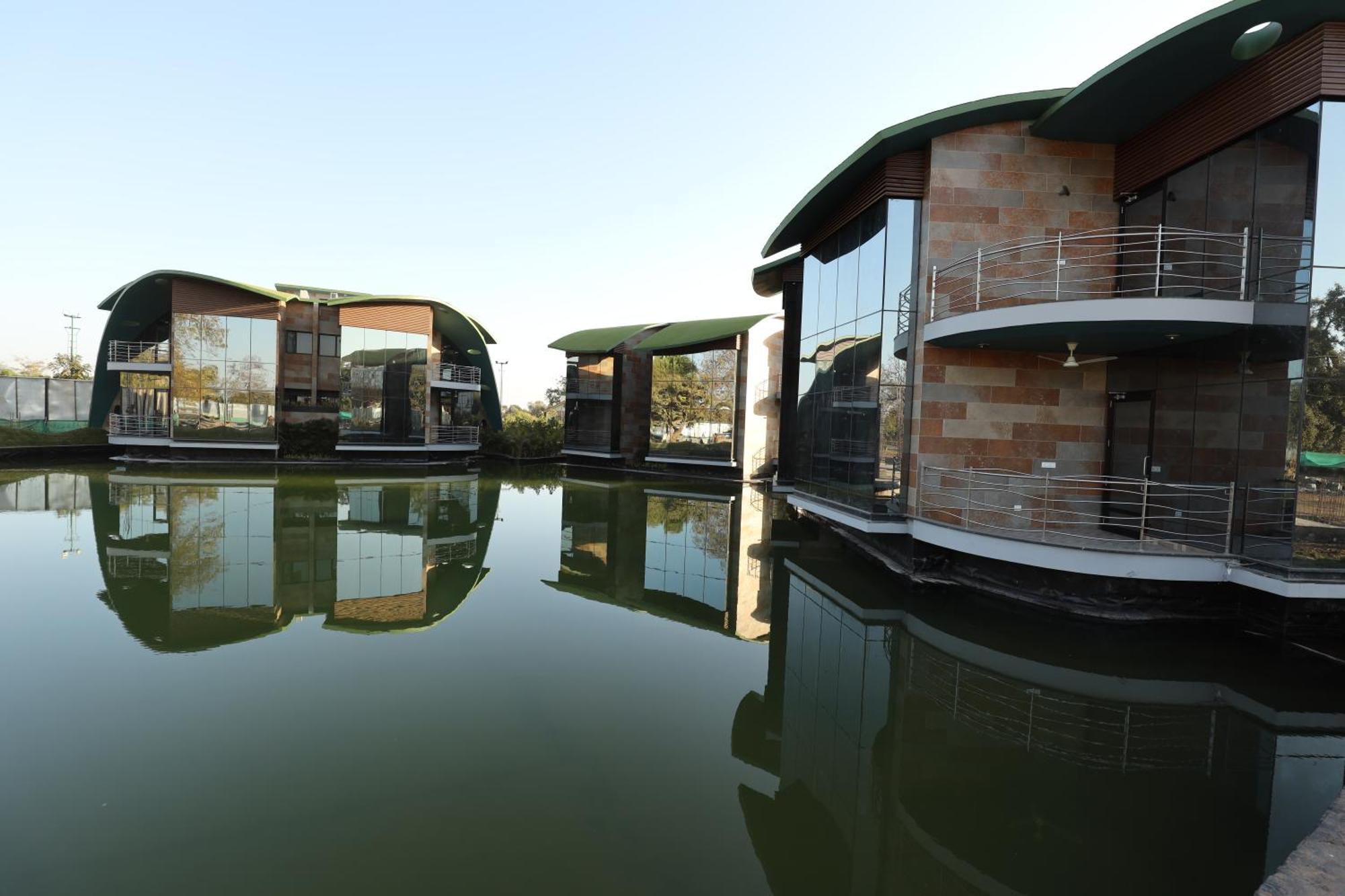 Neonz Resort & Club Ānand Kültér fotó