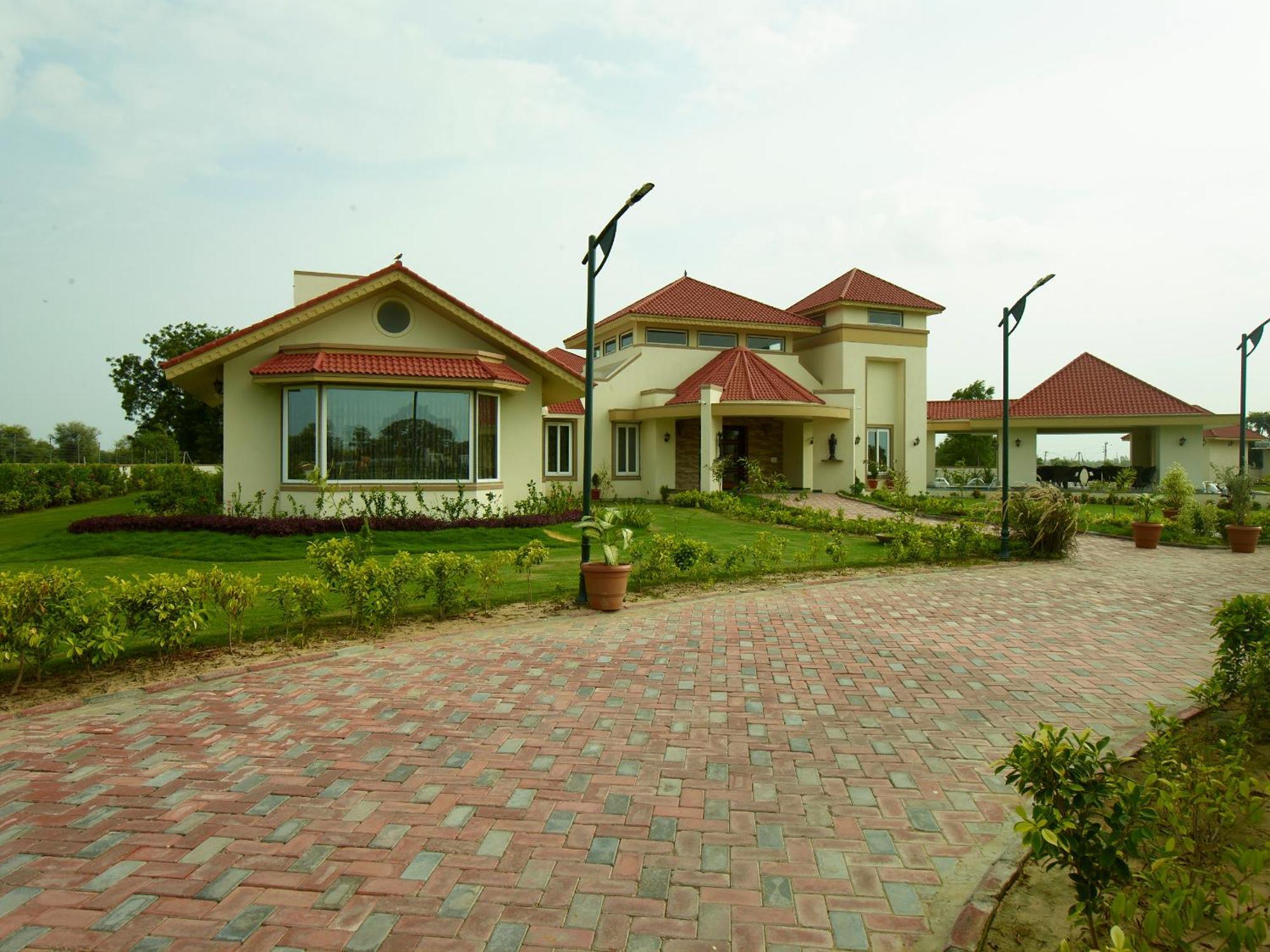 Neonz Resort & Club Ānand Kültér fotó