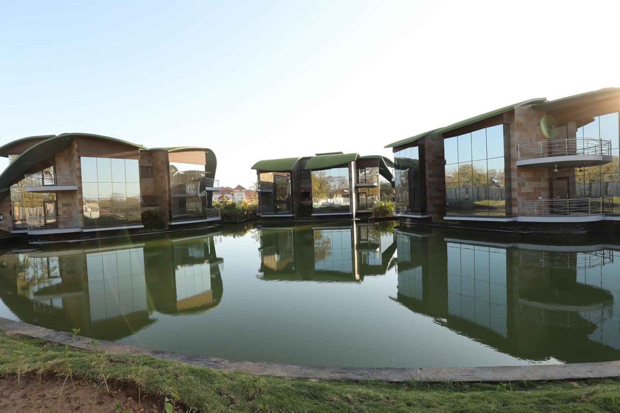 Neonz Resort & Club Ānand Kültér fotó
