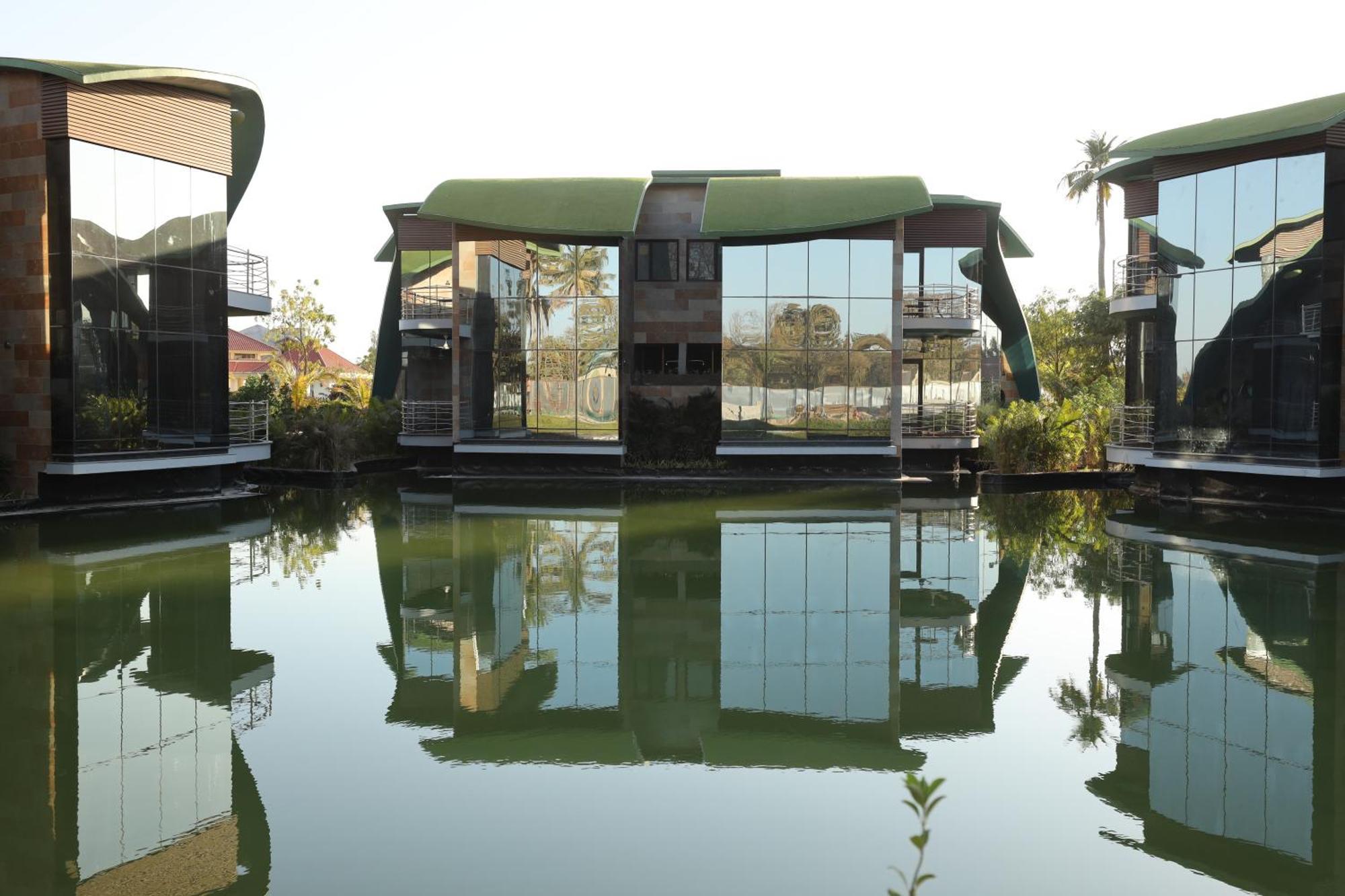 Neonz Resort & Club Ānand Kültér fotó