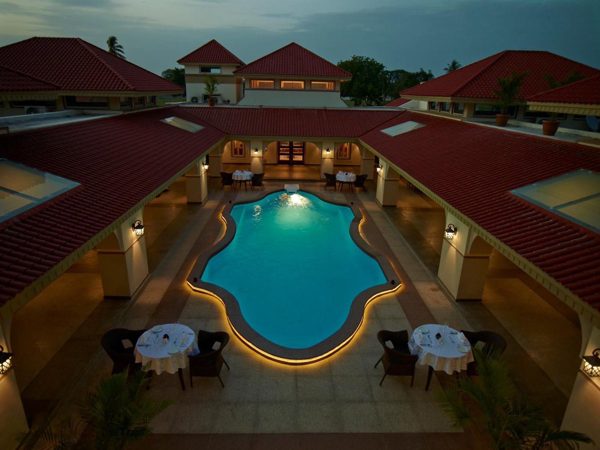 Neonz Resort & Club Ānand Kültér fotó